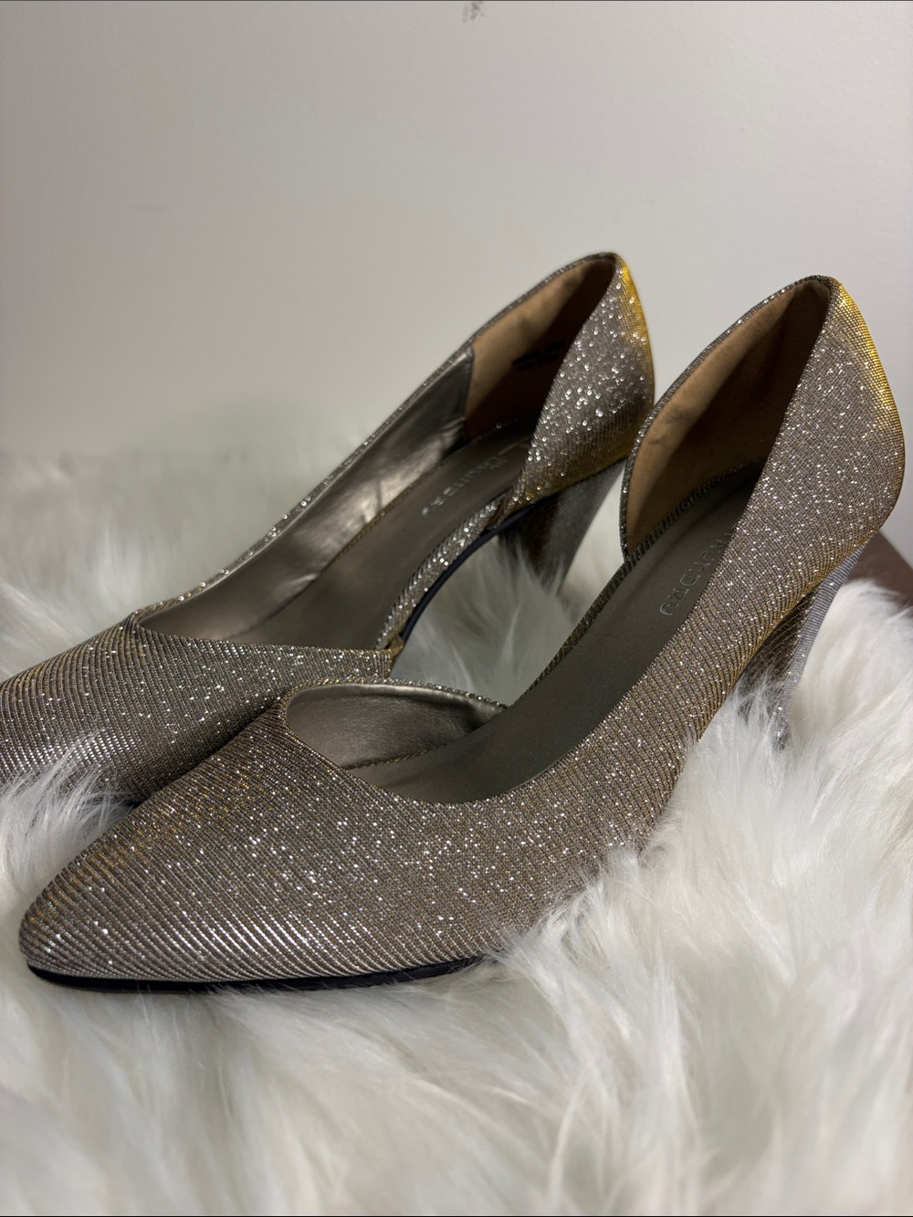 Chinese Laundry Women's Glitter Pointed Toe Mid Heels - Gold/Silver Size 10